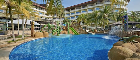 Outdoor pool, pool loungers