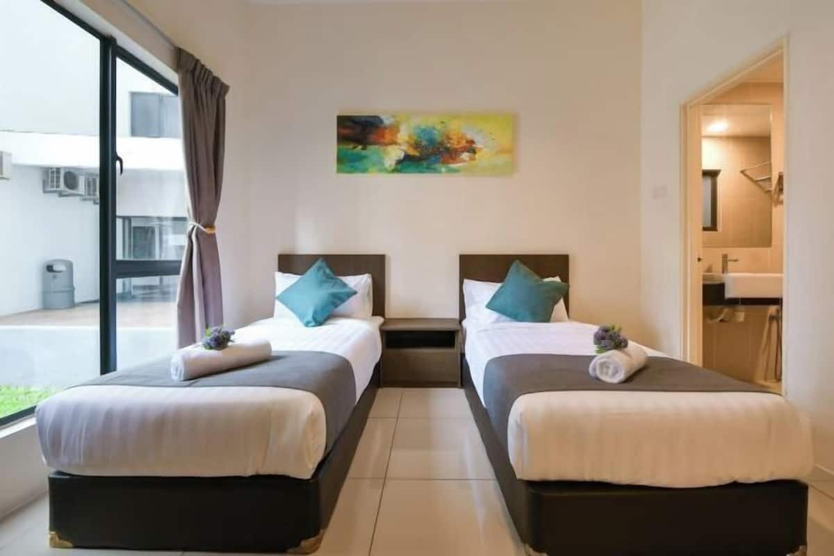 In-room safe, desk, iron/ironing board, free WiFi