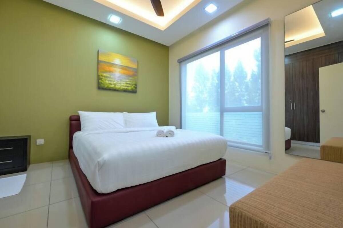 In-room safe, desk, iron/ironing board, free WiFi