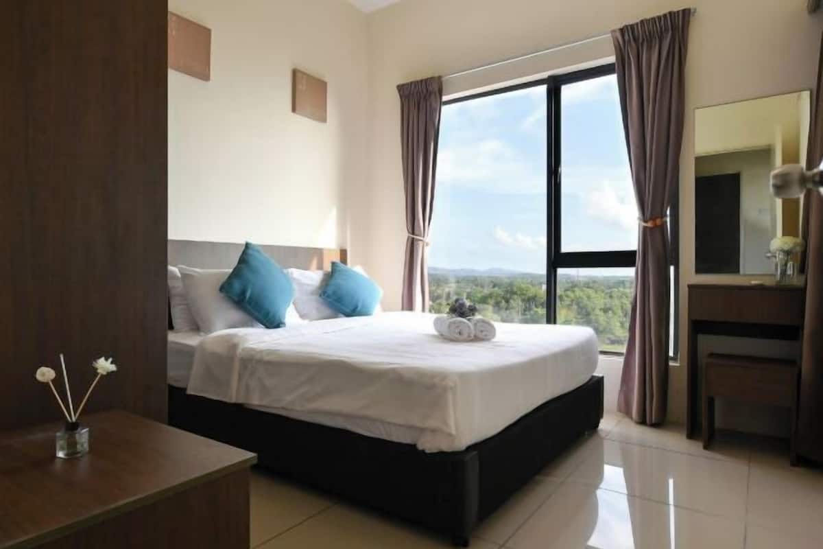 In-room safe, desk, iron/ironing board, free WiFi