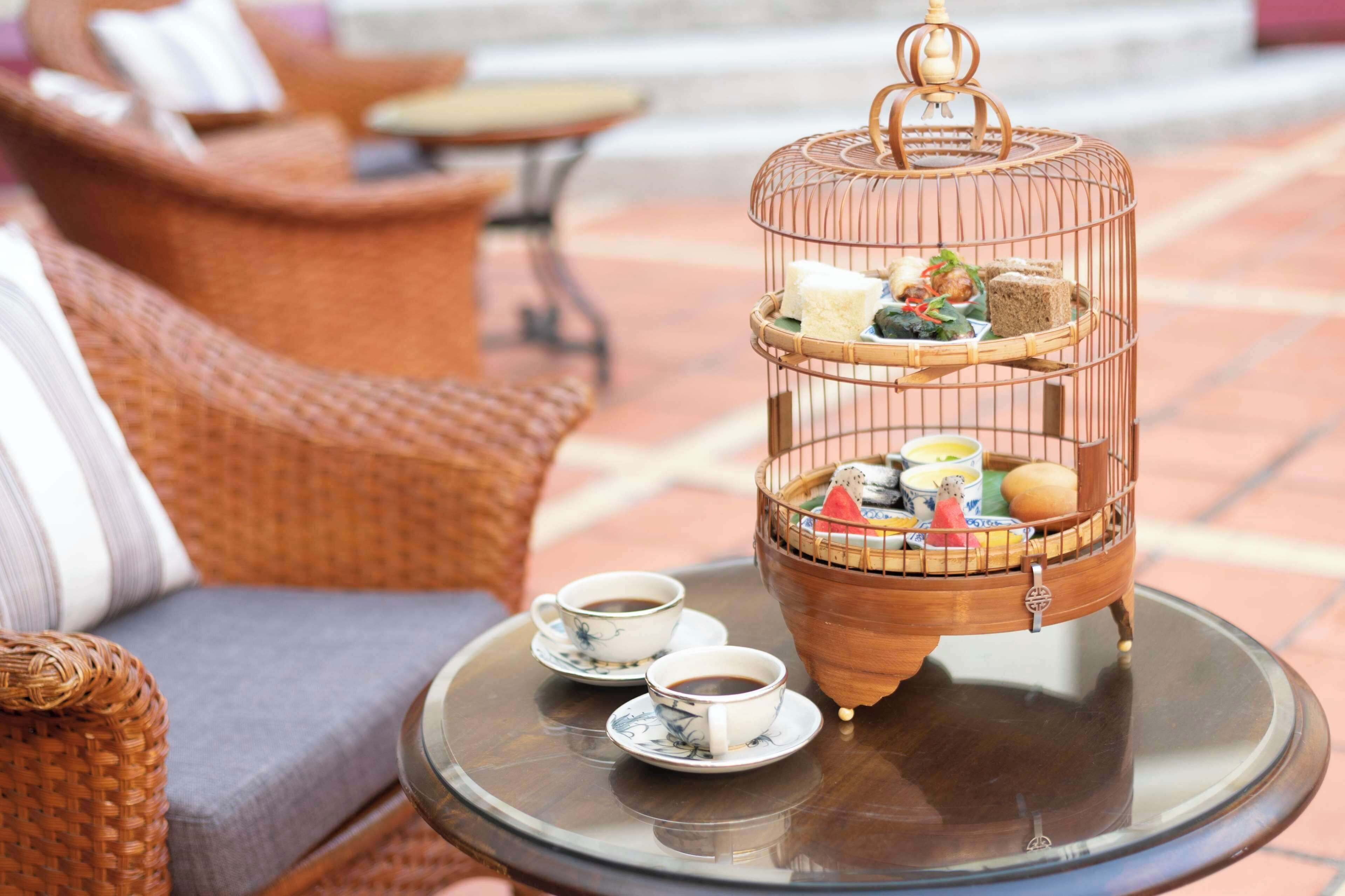 2 restaurants, breakfast served