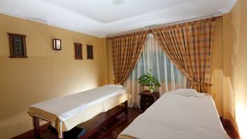 Couples treatment room(s), body treatments, facials