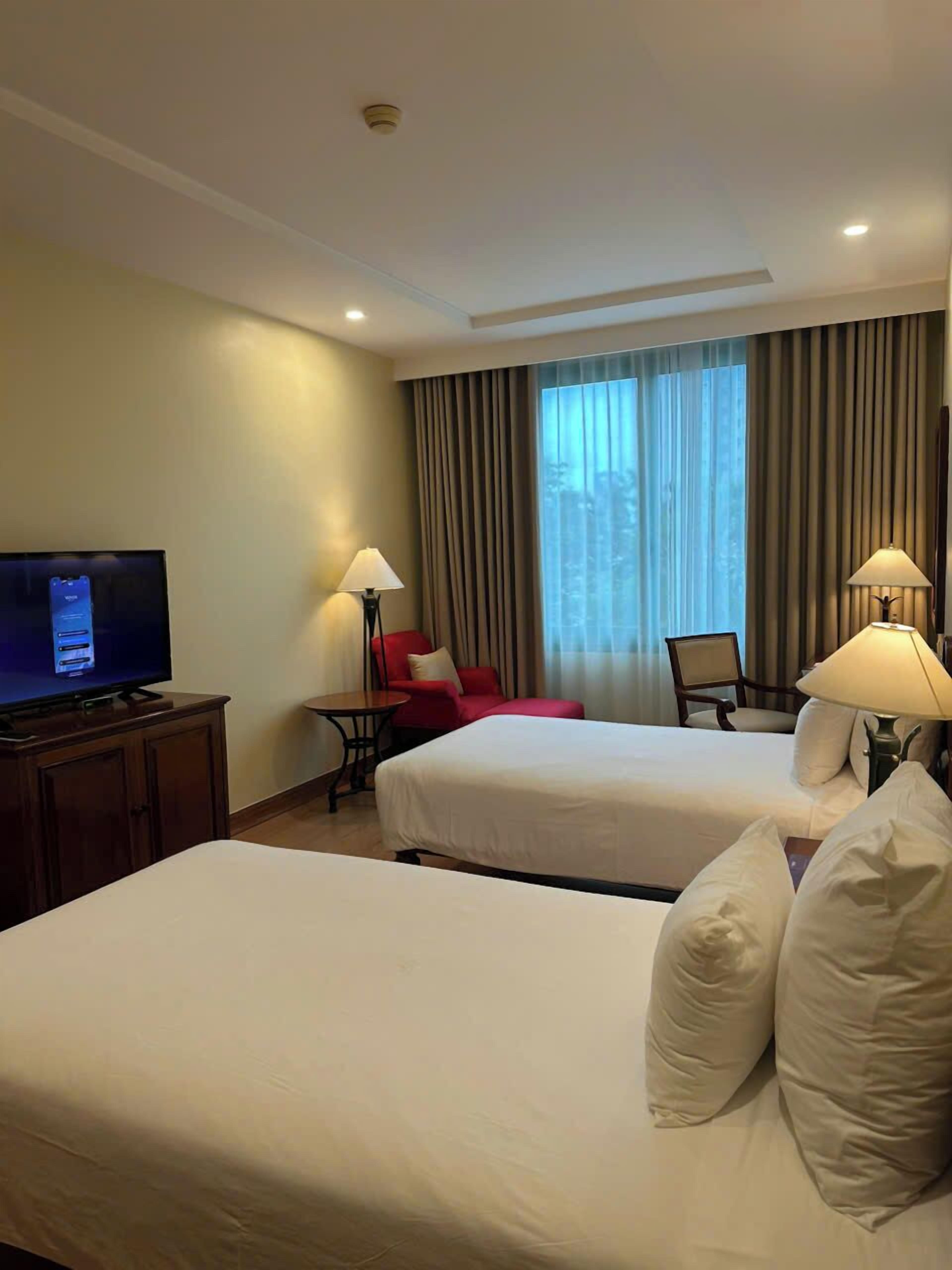 deluxe twin room | 1 bedroom, free minibar items, in-room safe, desk