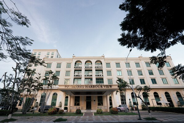 A large, multi-story hotel with a prominent entrance and a sign reading "Harbour View".