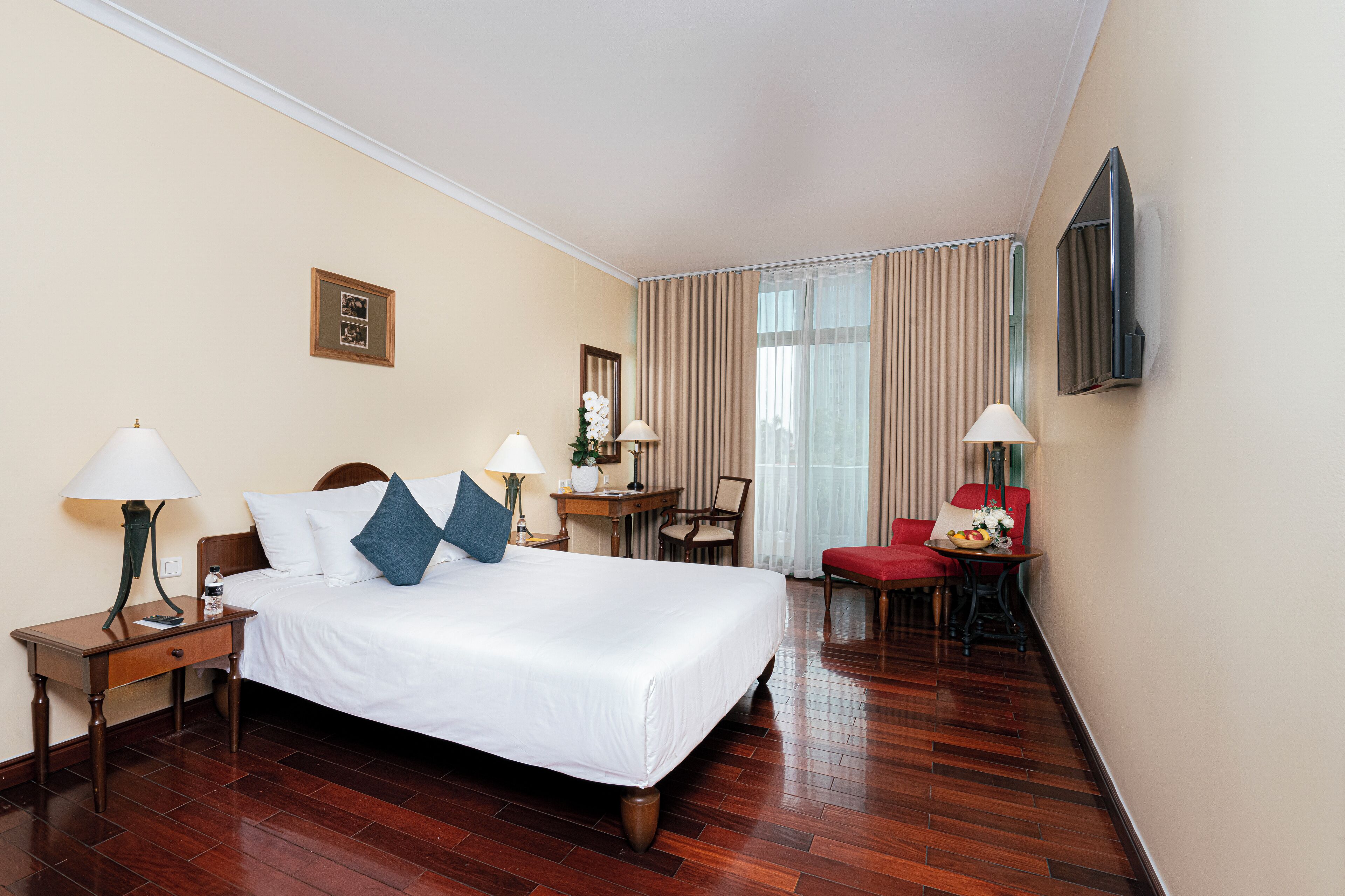 Habitación ejecutiva | Artículos del minibar gratis y caja de seguridad en la habitación 