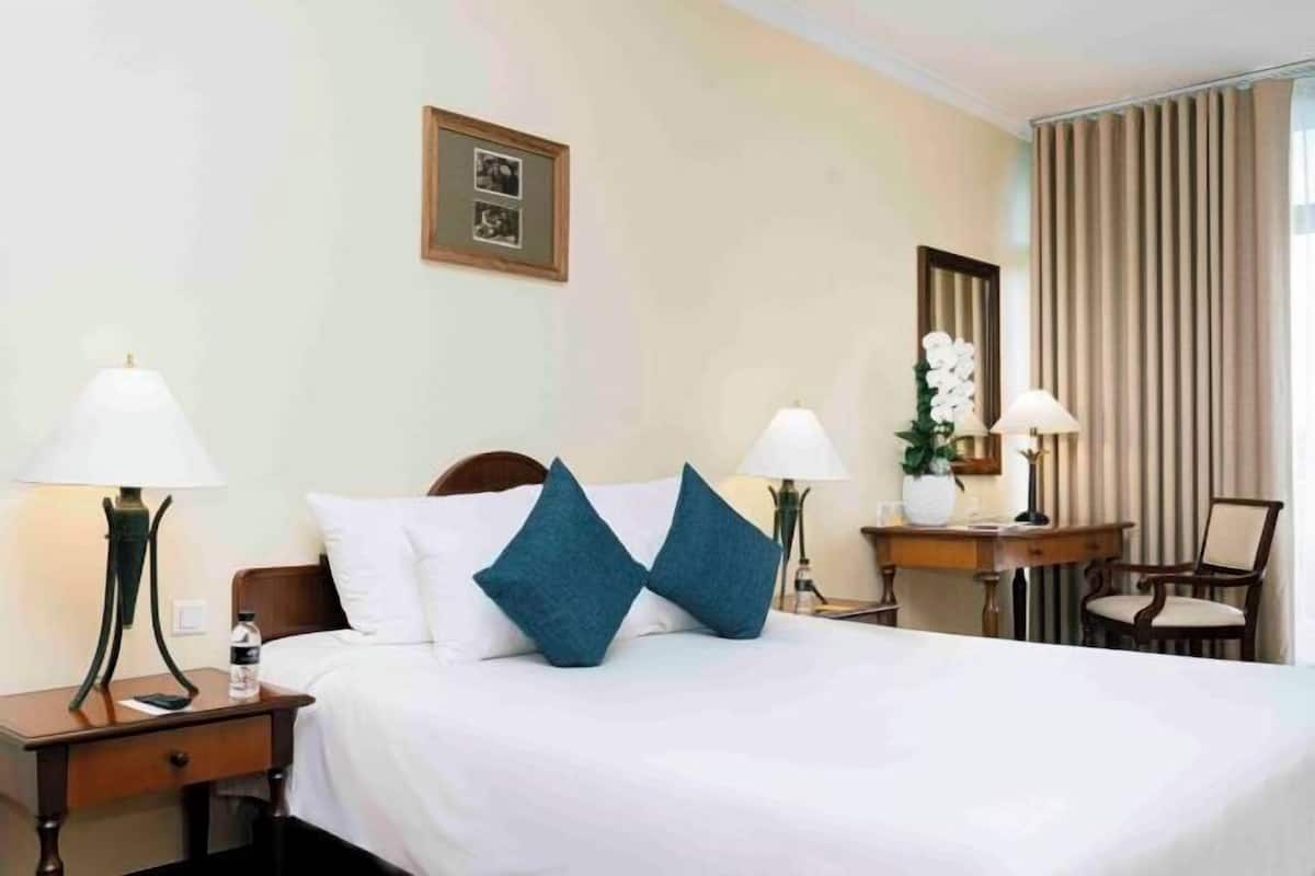 1 bedroom, free minibar items, in-room safe, desk