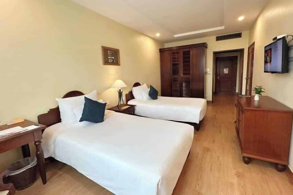 1 bedroom, free minibar items, in-room safe, desk