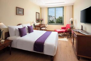 Deluxe Room | Free minibar items, in-room safe, desk, laptop workspace
