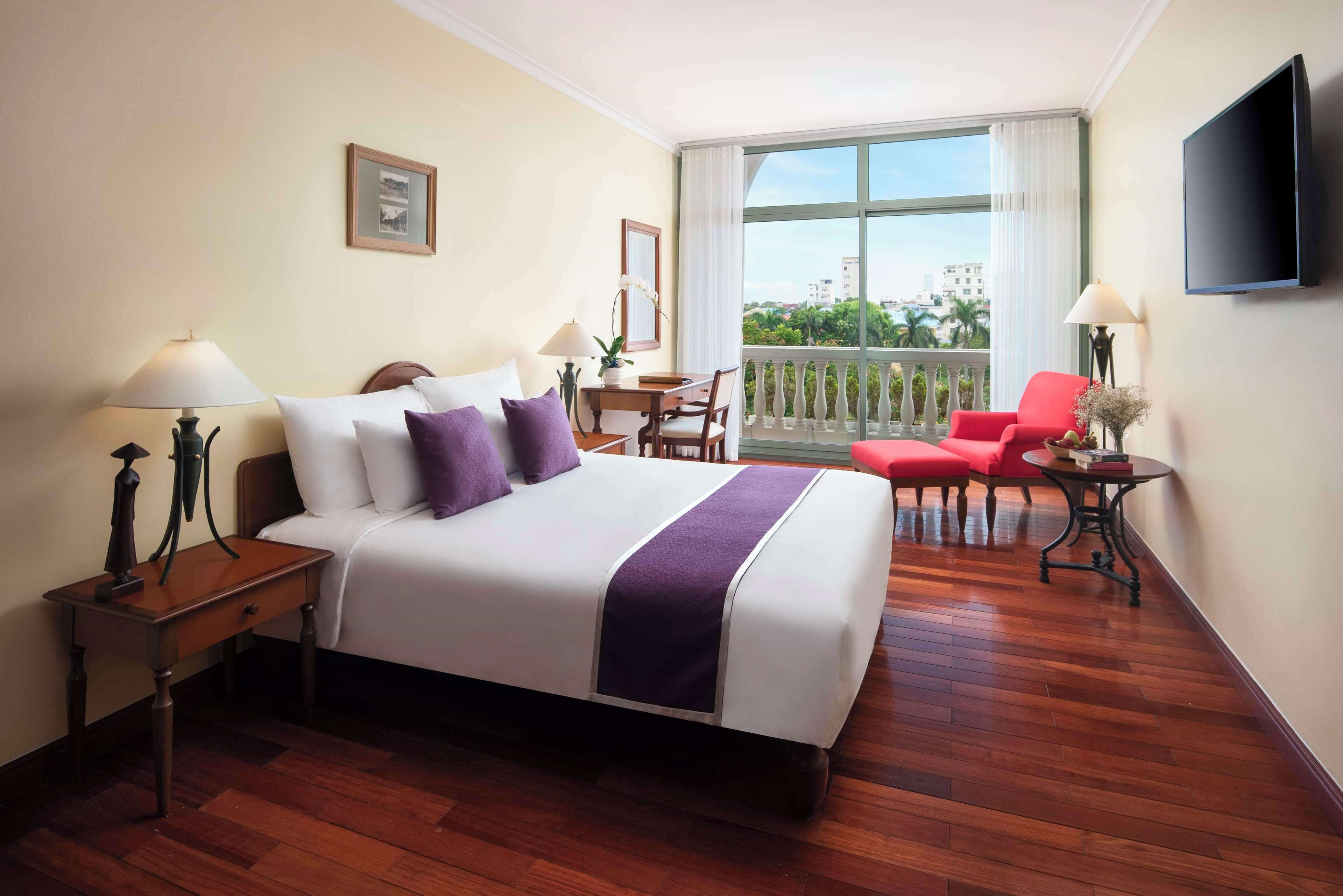 club executive room | 1 bedroom, free minibar items, in-room safe, desk