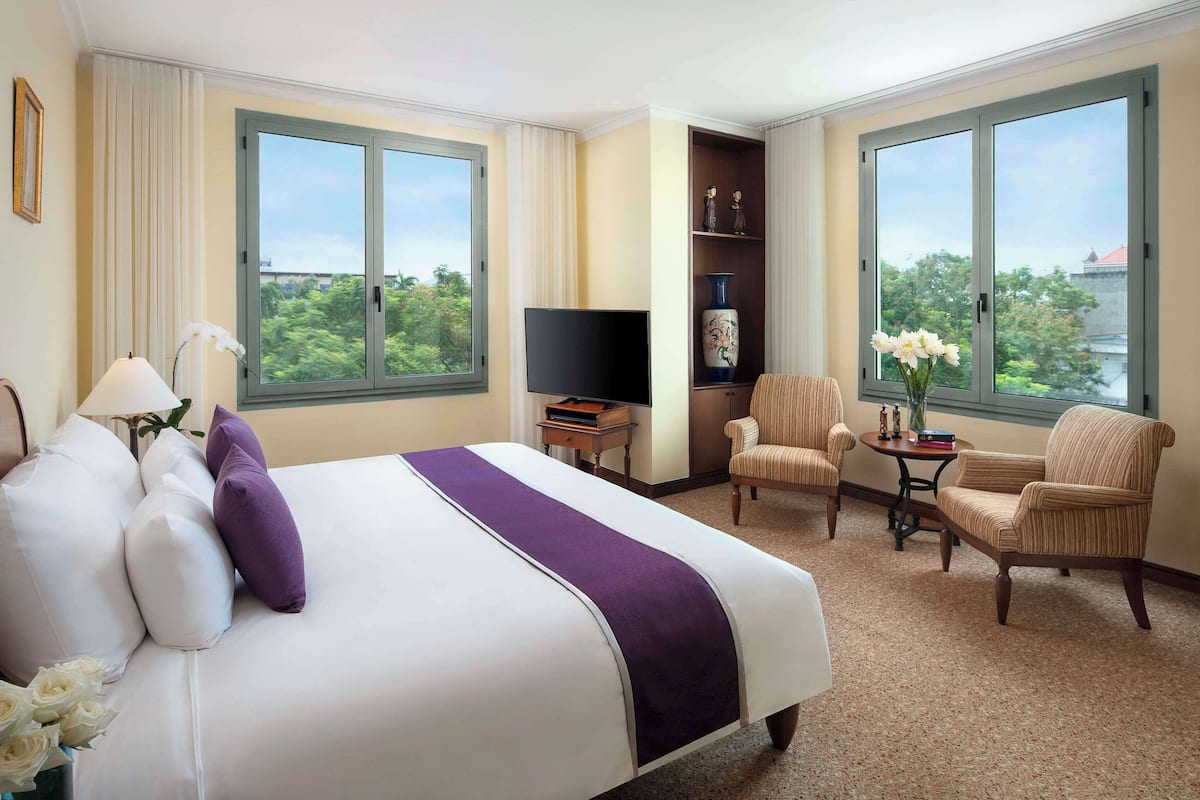 suite room | 1 bedroom, free minibar items, in-room safe, desk