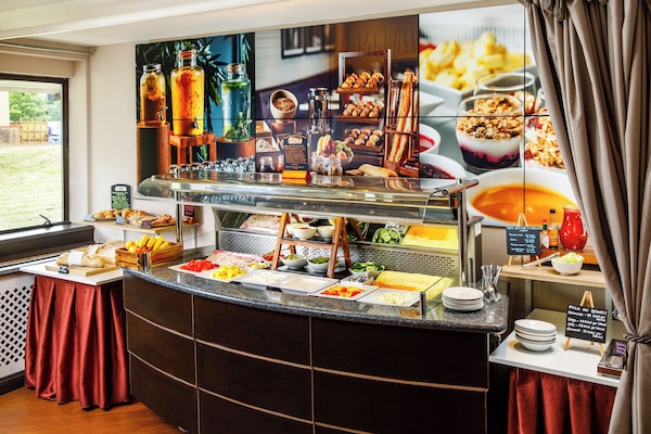 Daily full breakfast (GBP 17.95 per person)