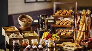 Daily full breakfast (GBP 17.95 per person)