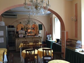 Daily continental breakfast (EUR 12 per person)