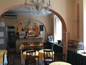 Daily continental breakfast (EUR 12 per person)
