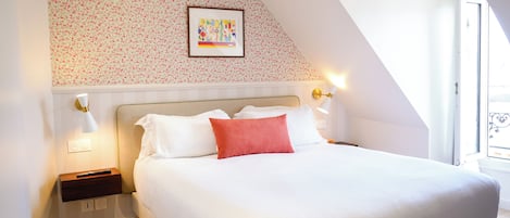 Dobbeltrom – superior | Sengetøy av topp kvalitet, safe på rommet og skrivebord