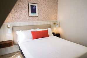 標準單人房 | 高級寢具、客房內保險箱、書桌、遮光布/窗簾