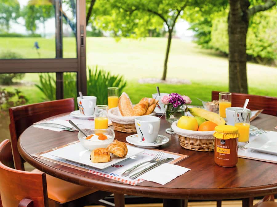 Buffet breakfast on weekends (EUR 14 per person)