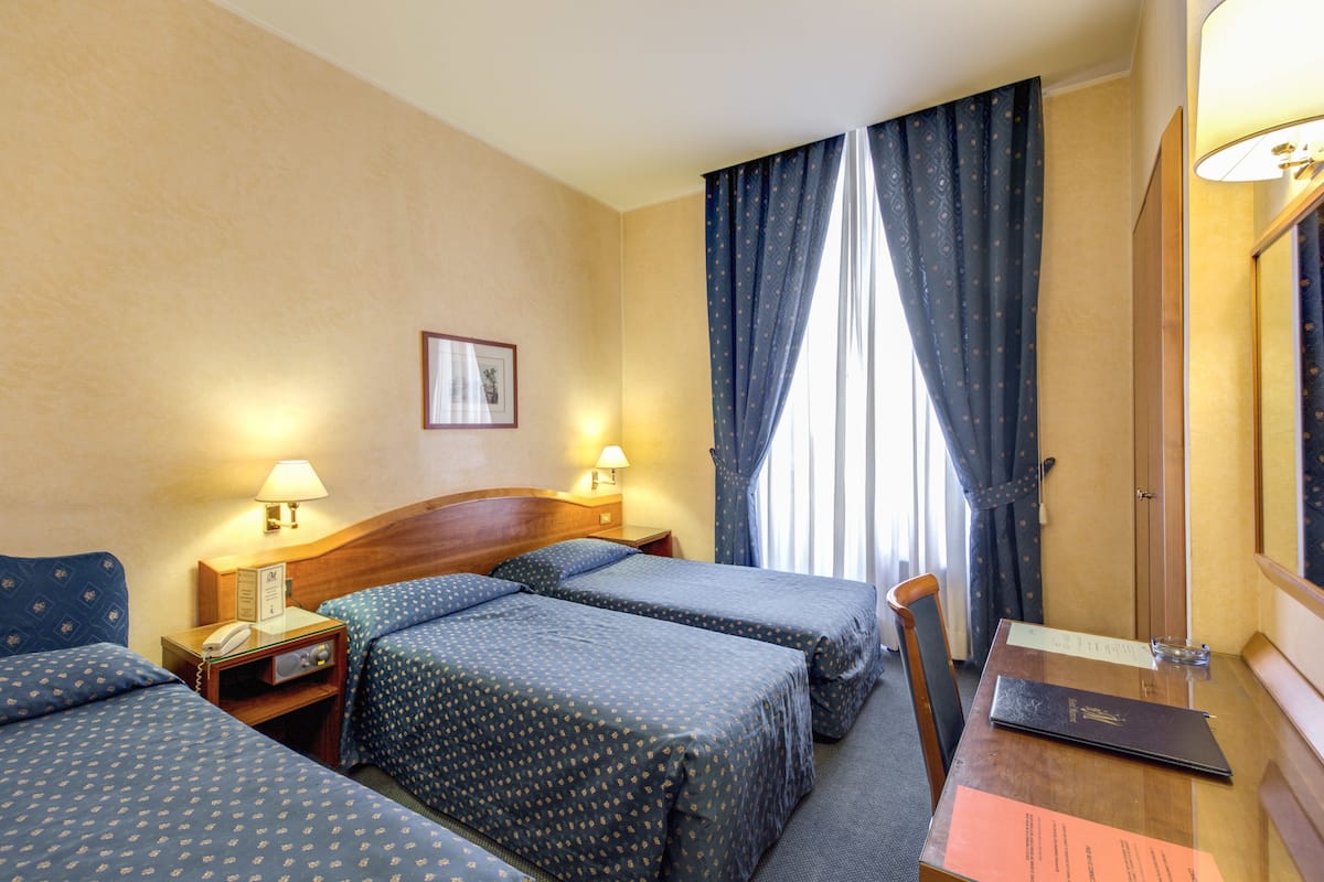 Triple Room | Minibar, in-room safe, desk