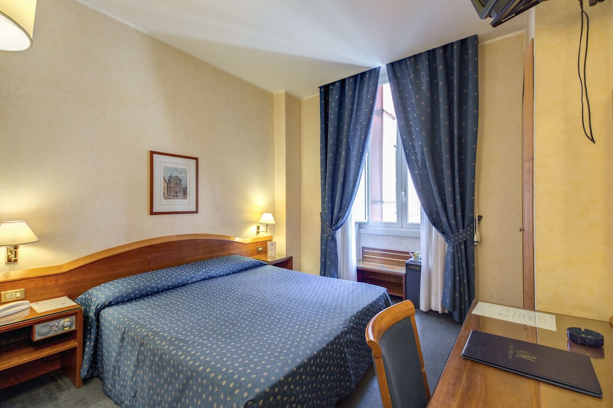 Minibar, in-room safe, desk