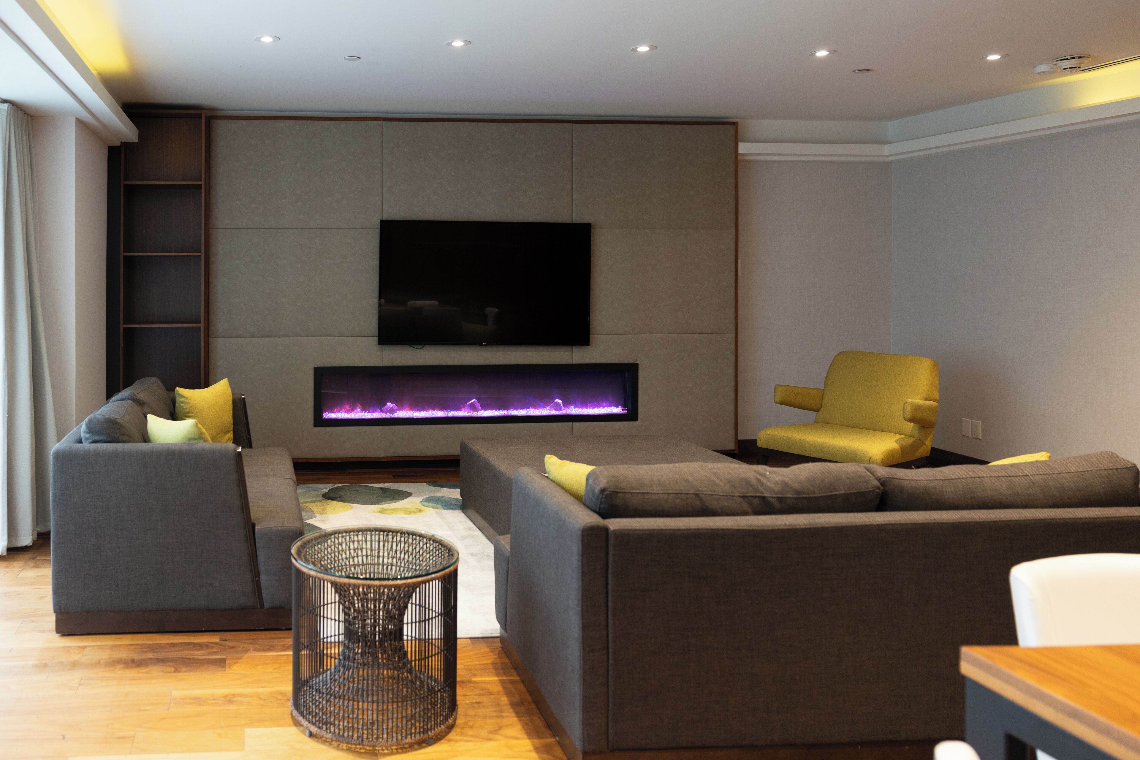 presidential suite | living area | 32-inch flat-screen tv with cable channels, tv