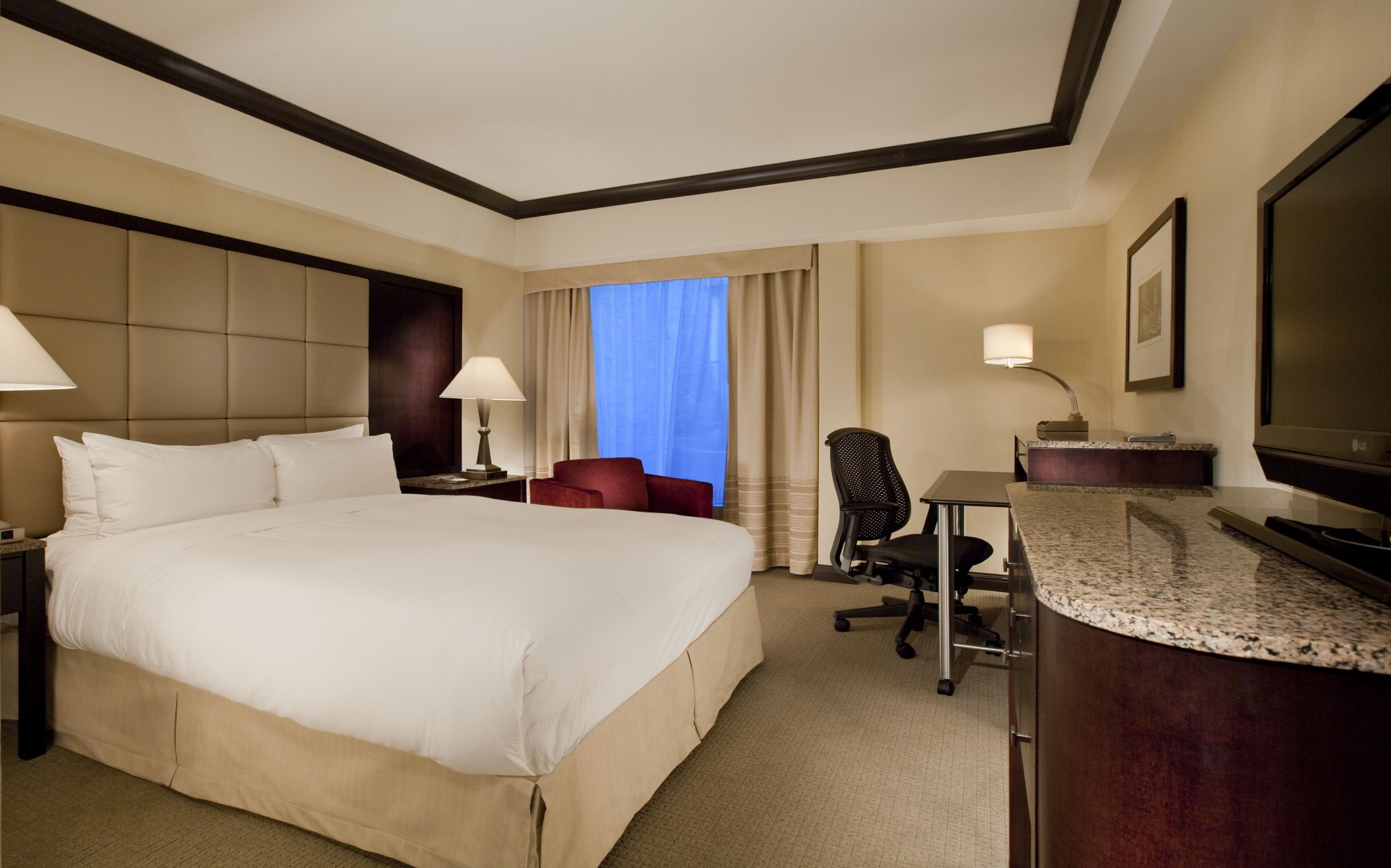 Premium bedding, in-room safe, individually decorated, laptop workspace