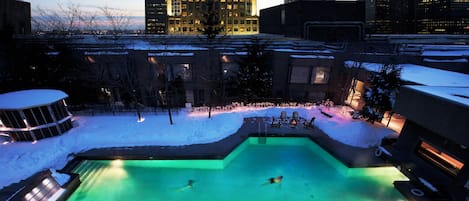 Piscine extérieure, accÚs possible de 7 h à 22 h, chaises longues