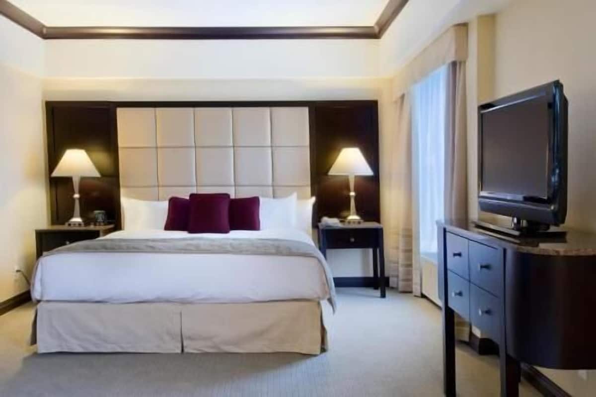 Premium bedding, in-room safe, individually decorated, laptop workspace