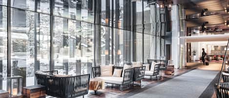 Lobby lounge