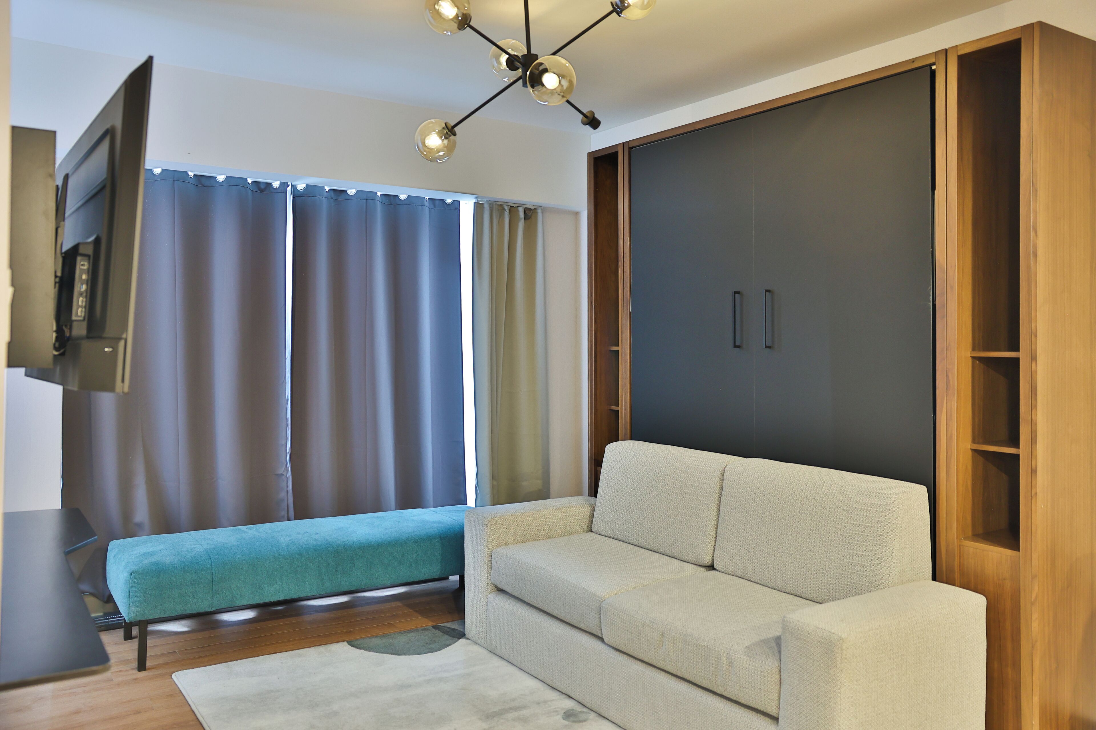 signature studio | living area | 32-inch flat-screen tv with cable channels, tv