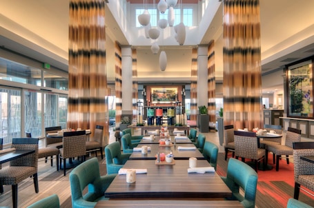 Se sirven desayunos y cenas. Hilton Garden Inn Livermore