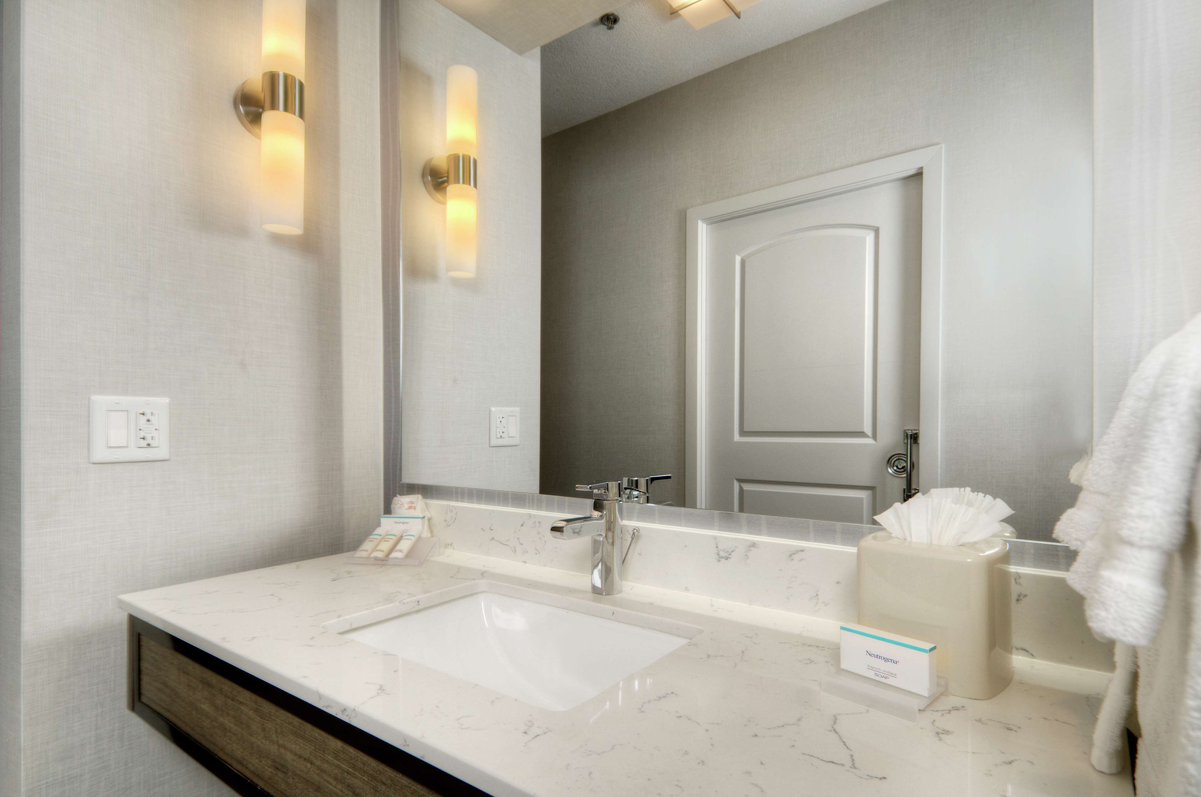 suite, 1 king bed, accessible | bathroom | free toiletries, hair dryer, towels, soap