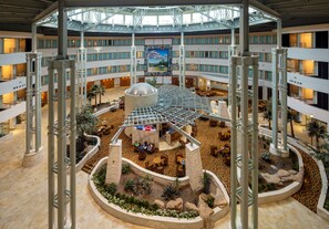 Lobby - Hilton Austin Airport (Austin)