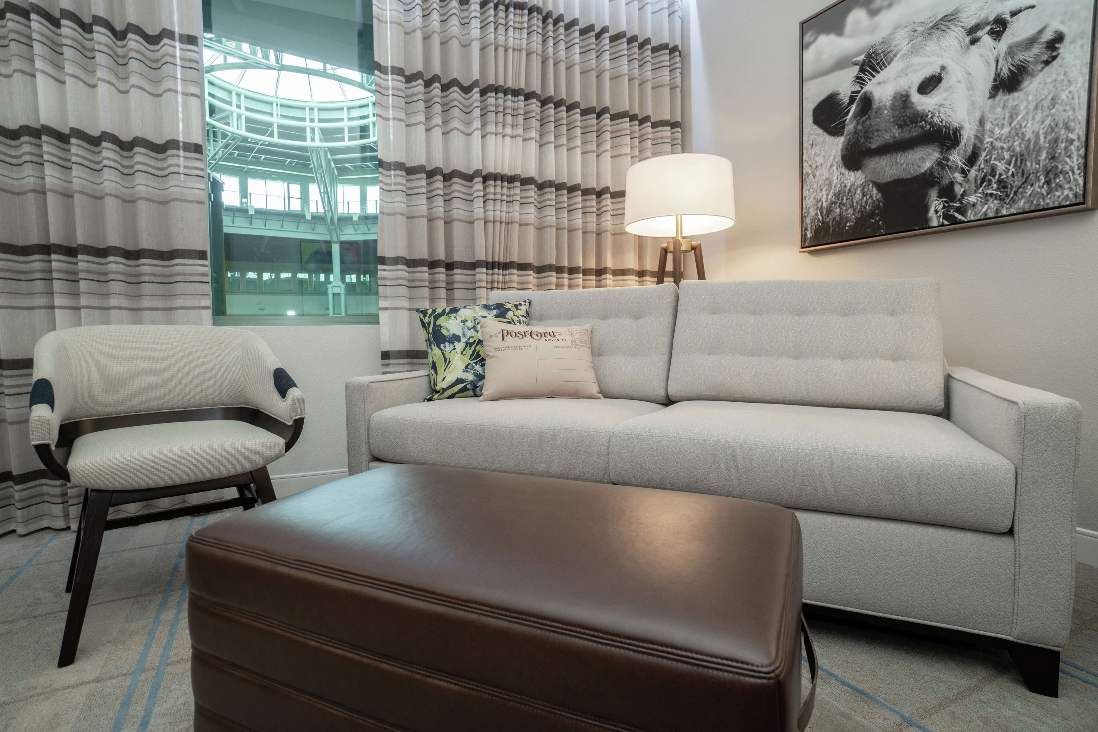 premier room, 1 king bed | living area | 32-inch lcd tv with cable channels, tv