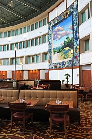 Breakfast and dinner served  - Hilton Austin Airport (Austin)