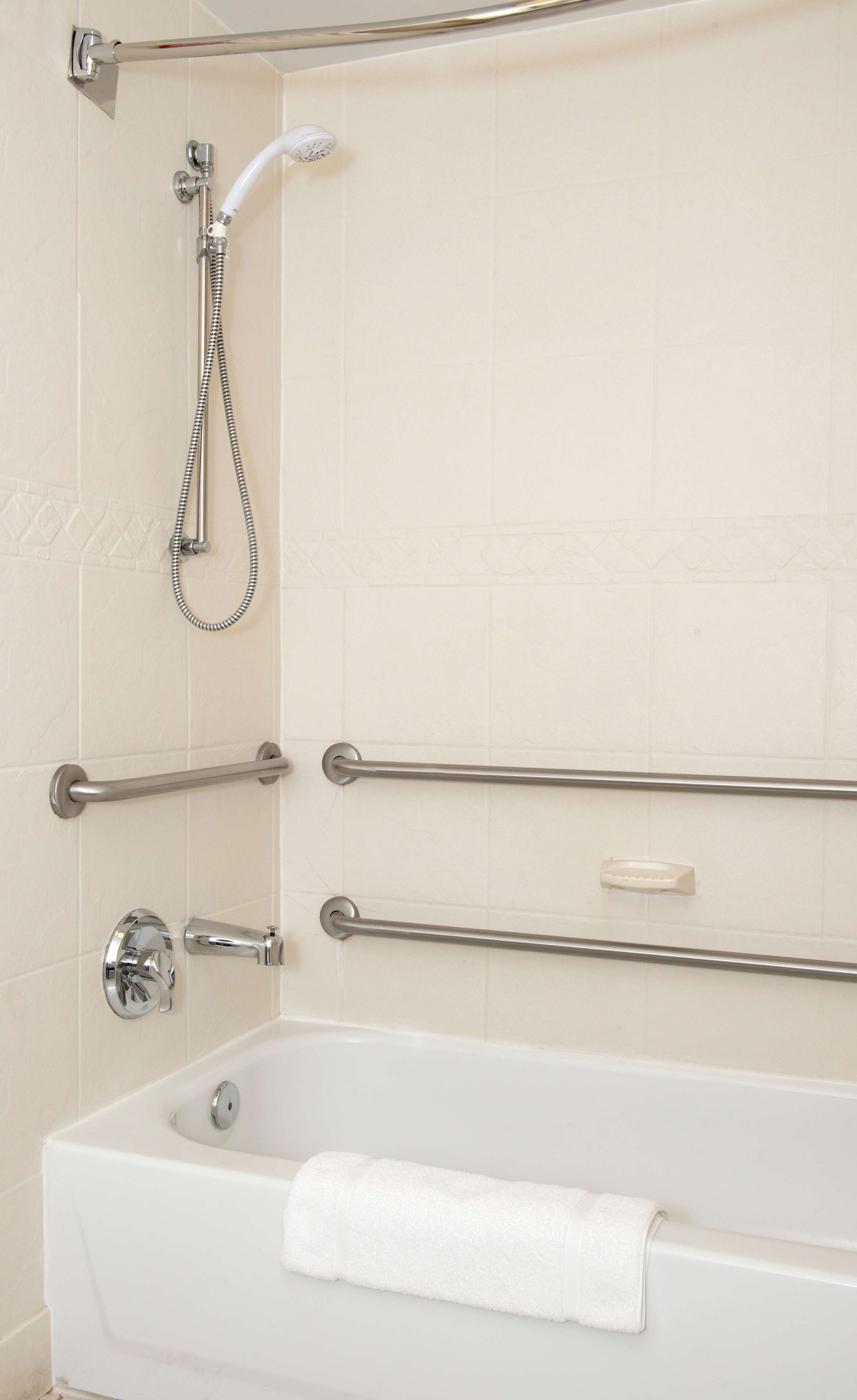 Combined shower/tub, designer toiletries, hair dryer, towels