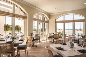 Breakfast and dinner served, sea views 