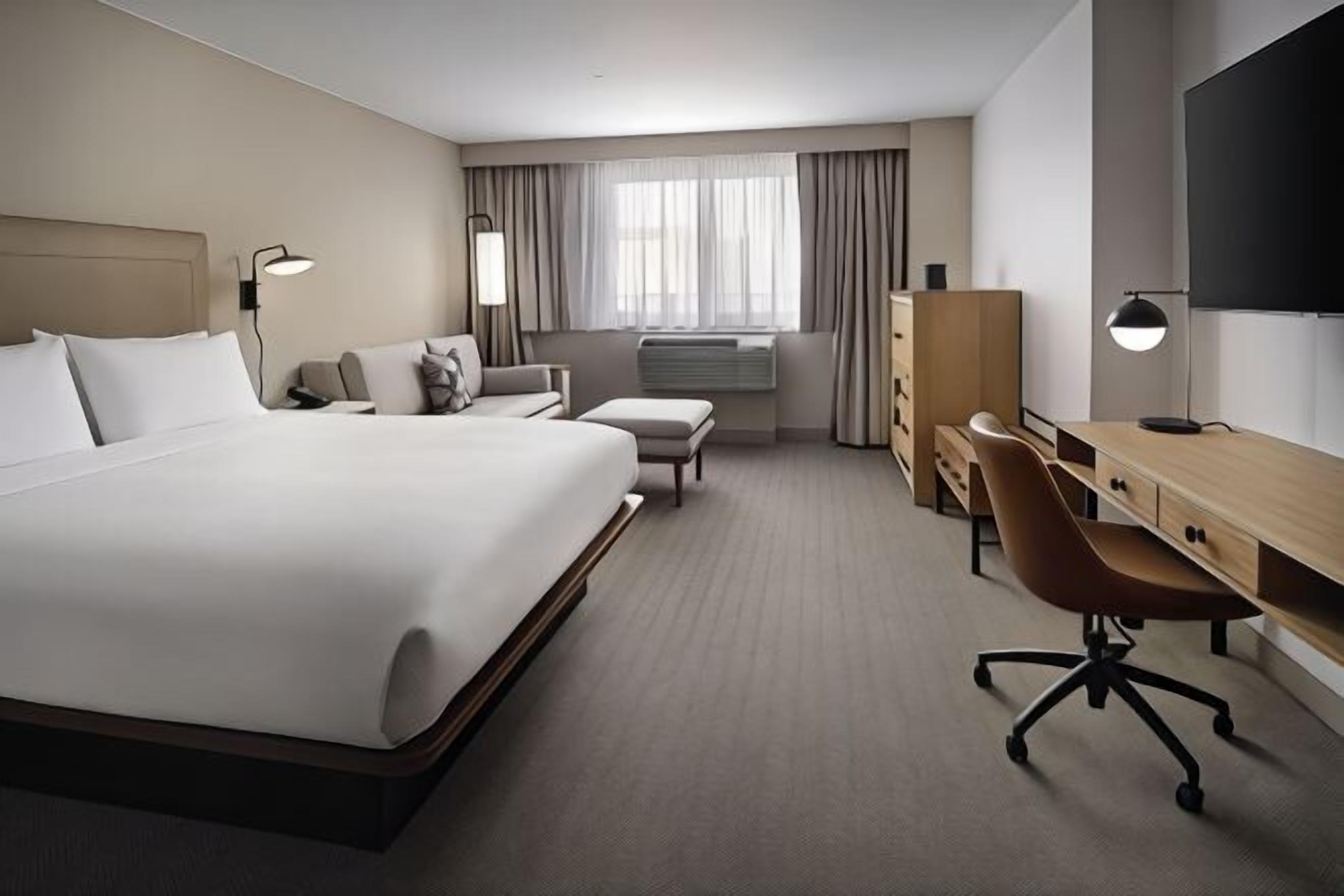 書桌、筆電工作空間、遮光布/窗簾、熨斗/熨衣板