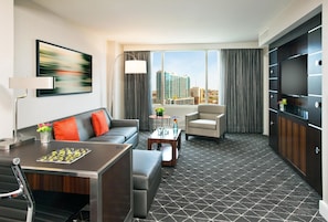 Executive Suite, 1 King Bed, Executive Lounge Access, Park View | 1 bedroom, premium bedding, in-room safe, desk