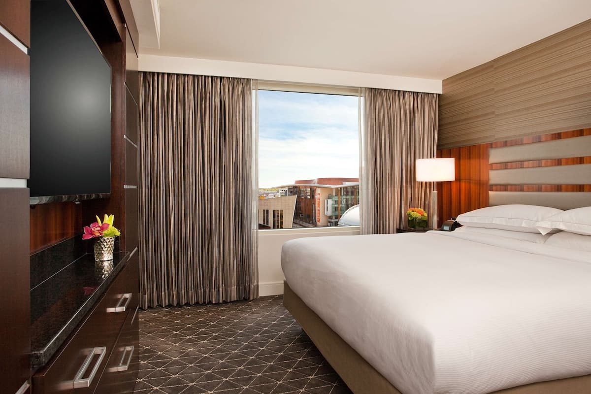 1 bedroom, premium bedding, in-room safe, desk
