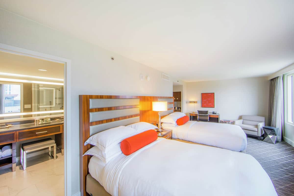 Room (Parlor) | 1 bedroom, premium bedding, in-room safe, desk