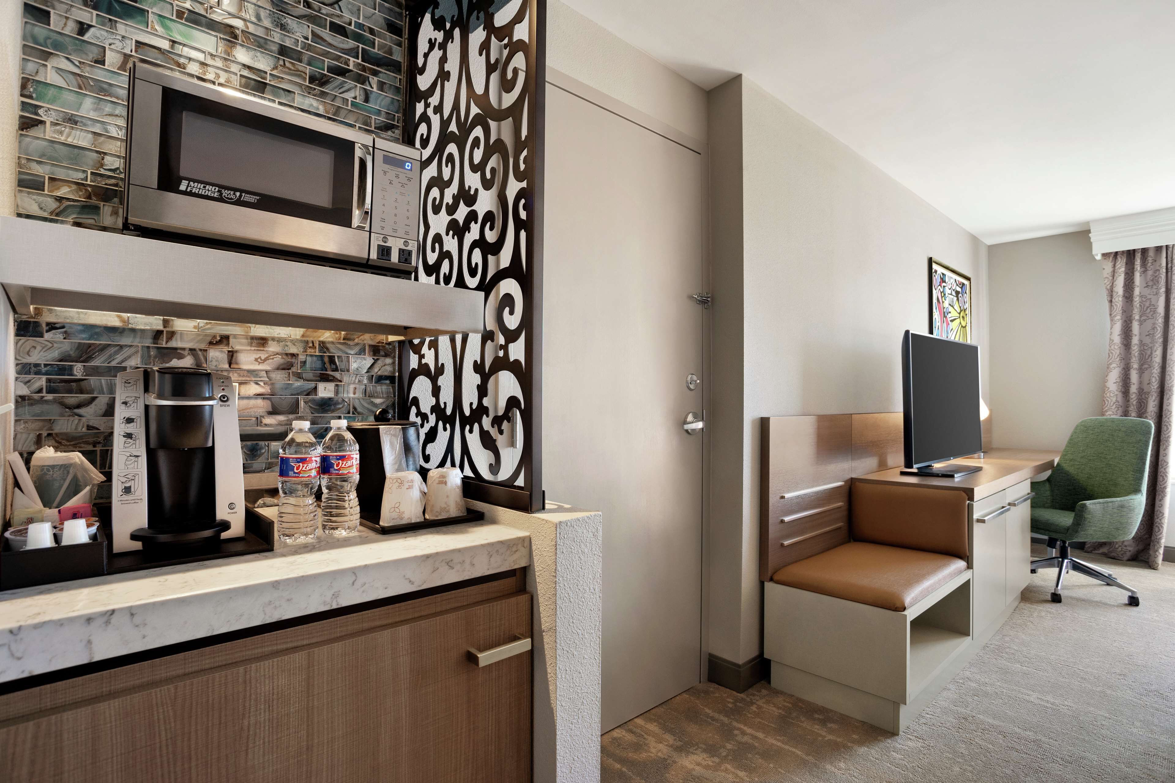 Suite 1 chambre  1 très grand lit king-size et 1 canapé-lit