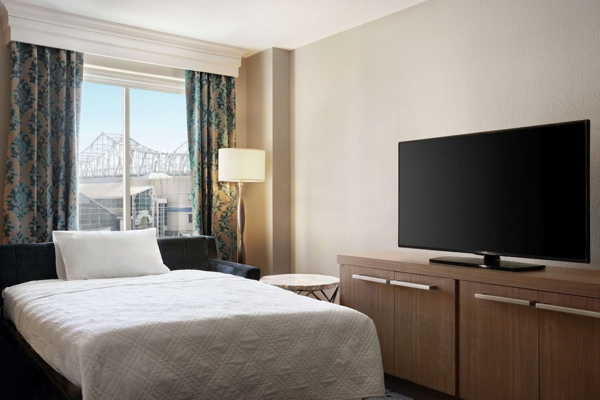 Premium bedding, Select Comfort beds, in-room safe, desk
