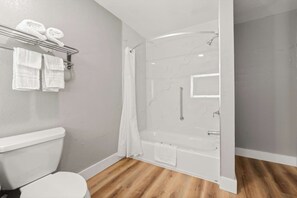 Ensemble douche/baignoire, serviettes fournies