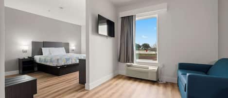 Minibar, tabla de planchar con plancha, wifi gratis y ropa de cama