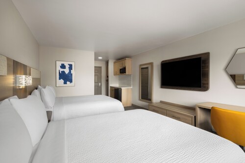 Holiday Inn Express & Suites Paso Robles by IHG