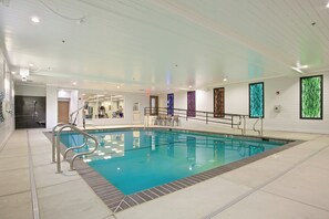 A swimming pool with a tiled deck, a handrail, and a clear blue waterline. - Holiday Inn Express & Suites Paso Robles by IHG (Paso Robles)