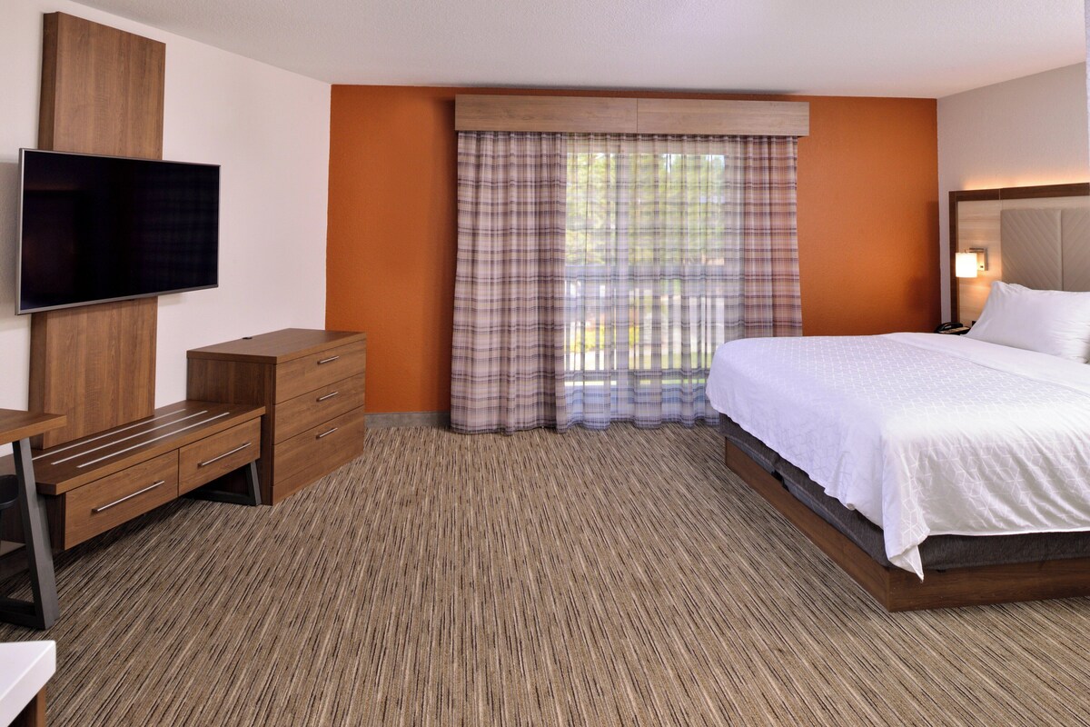Suite, 1 King Bed, Jetted Tub | In-room safe, desk, blackout drapes, iron/ironing board