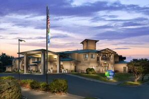 Exterior - Holiday Inn Express Arcata / Eureka - Airport Area by IHG (McKinleyville)