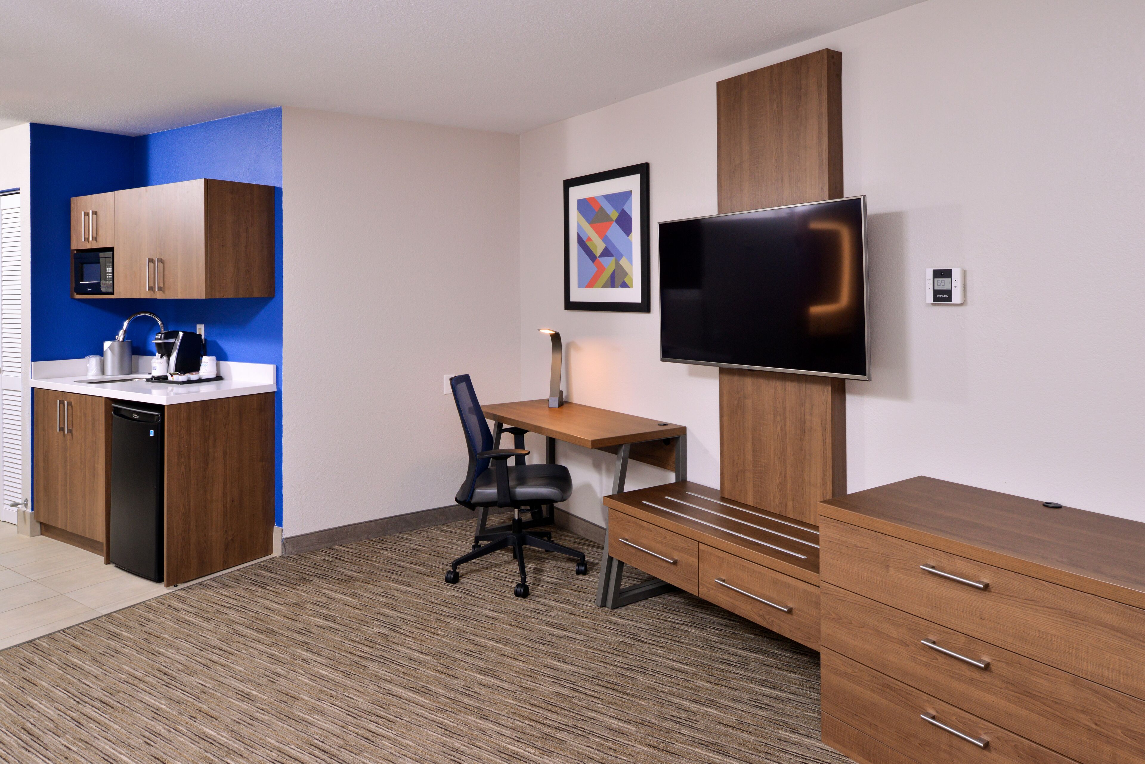 suite, 1 king bed, jetted tub | 1 bedroom, in-room safe, desk, blackout curtains