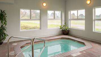 Bañera de hidromasaje cubierta